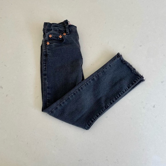 •Levi• Girls High rise straight ankle jeans with frayed ankles - Picture 3 of 8